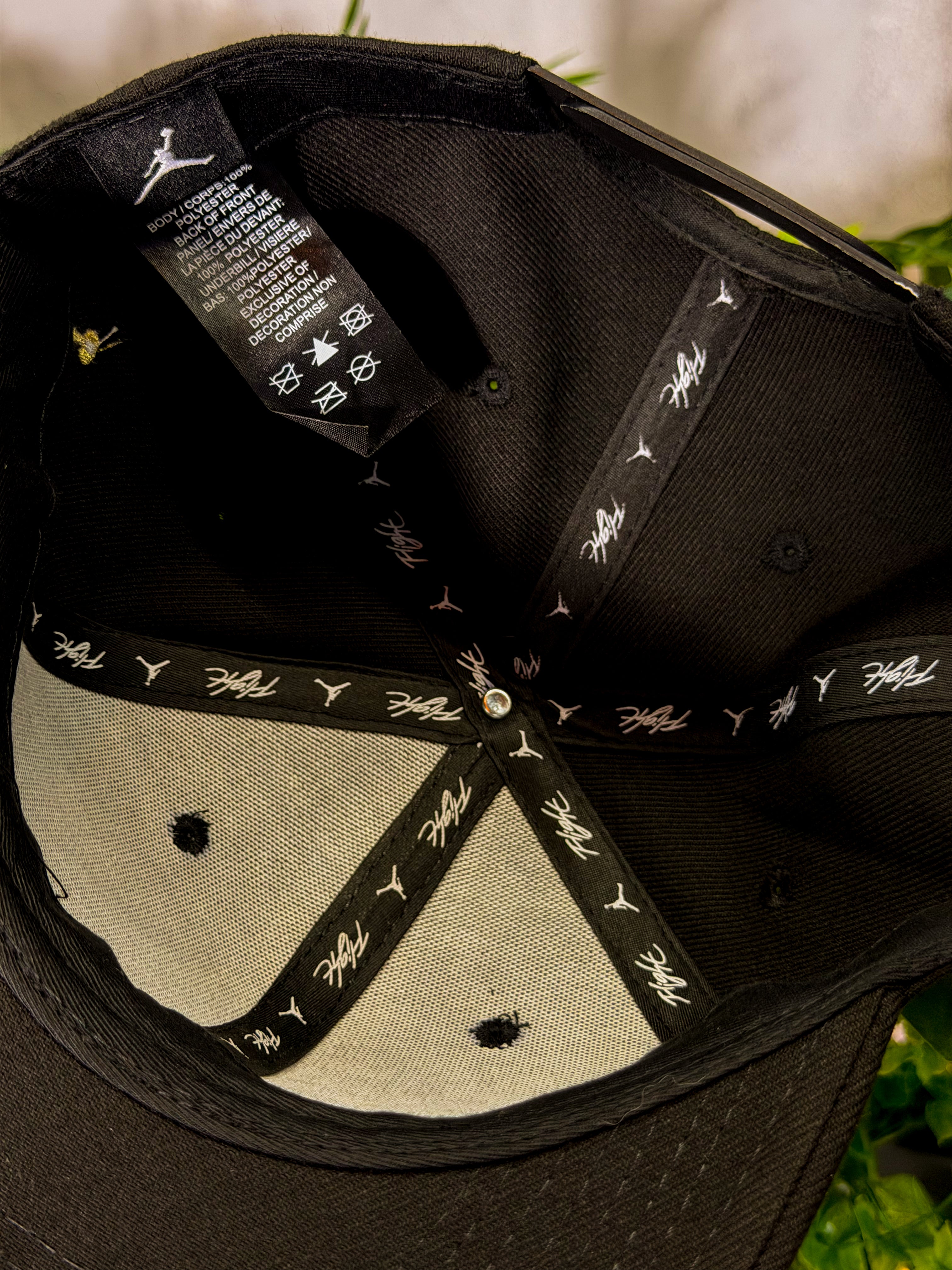 Gorra Flat Jordan Gold Script