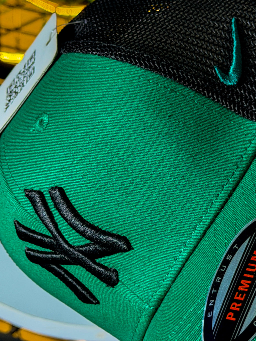Gorra Trucker Emerald Core