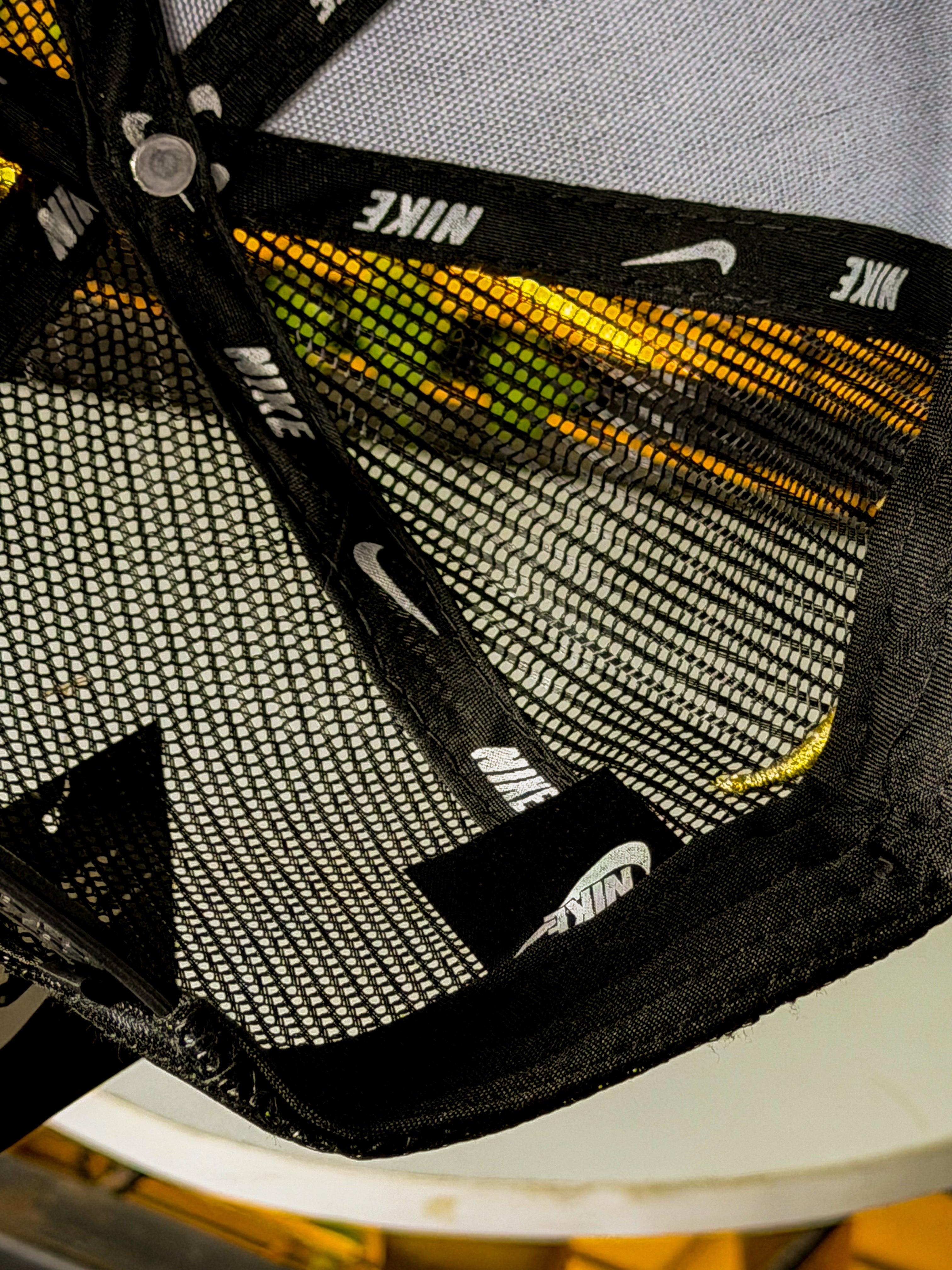 Gorra Trucker Neon Strike