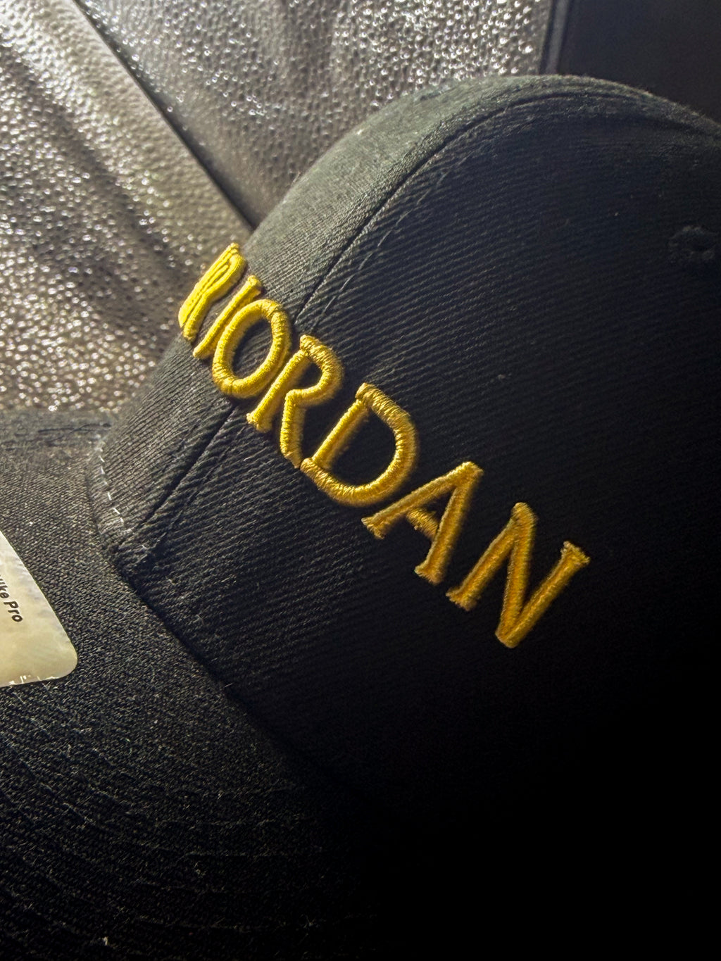 Gorra Flat Jordan Gold Script