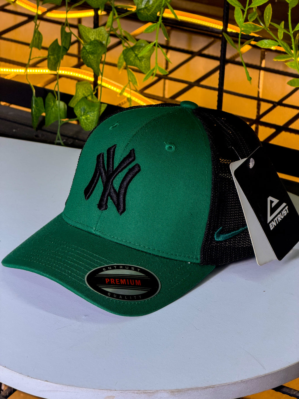 Gorra Trucker Emerald Core