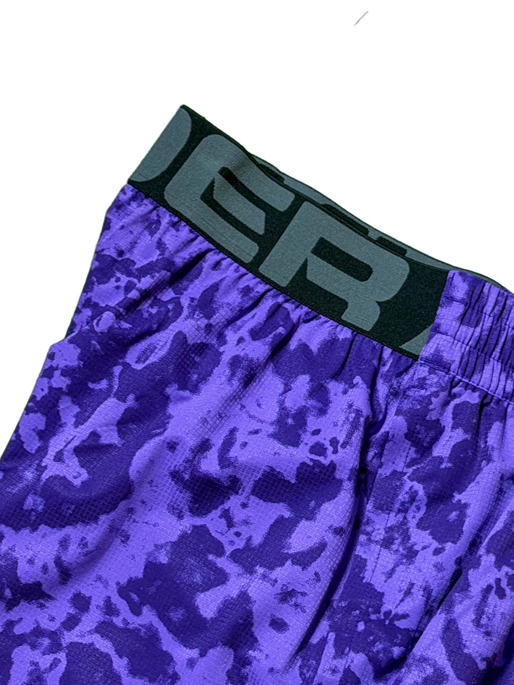 Pantaloneta Under Armour Morada Camuflada Dri-FIT