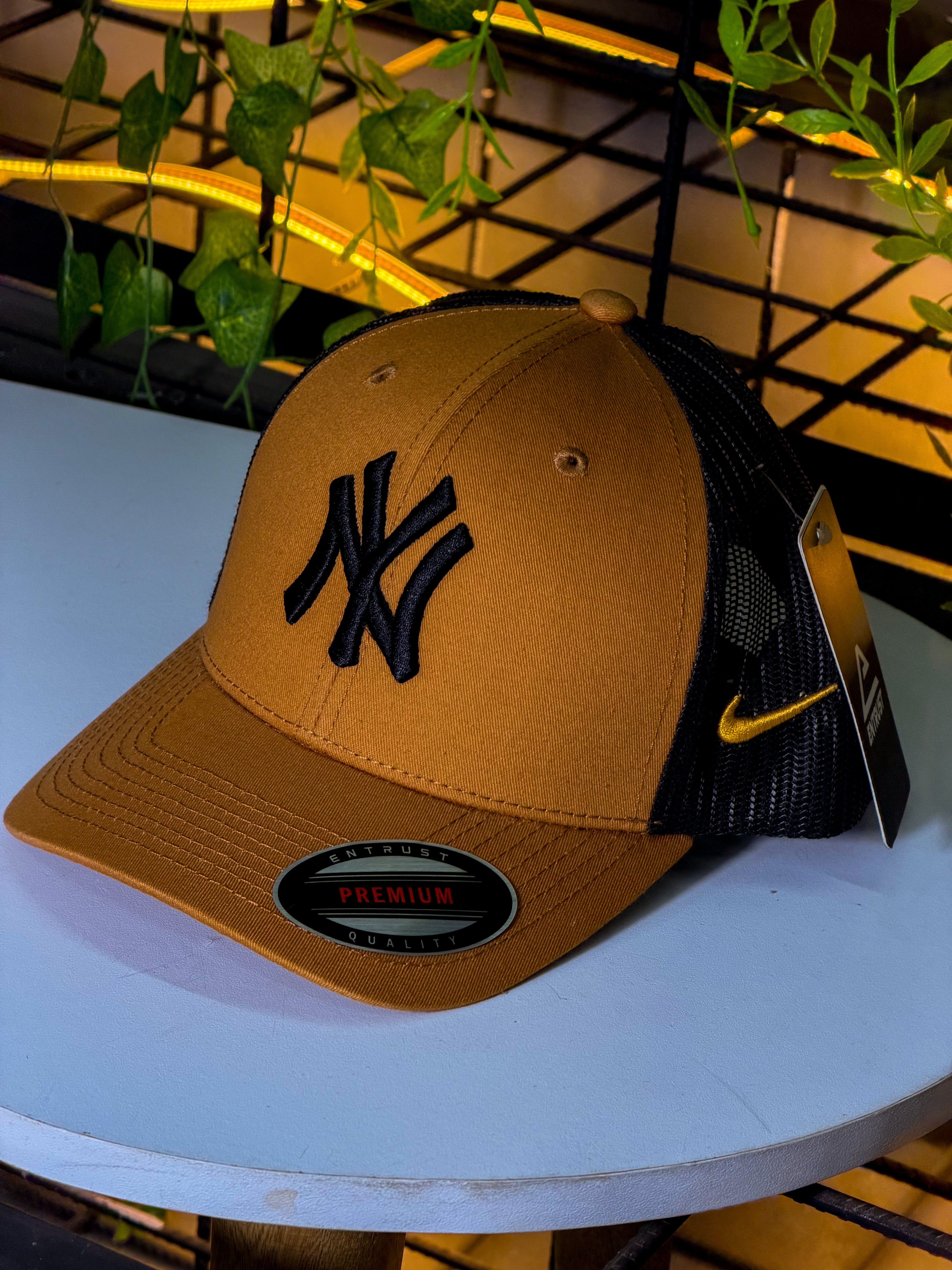 Gorra trucker yankees desert
