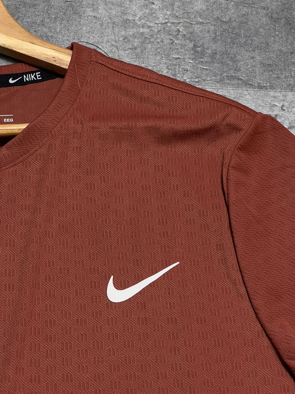 Camiseta  Dri-Fit Nike TerraFlow Terracota