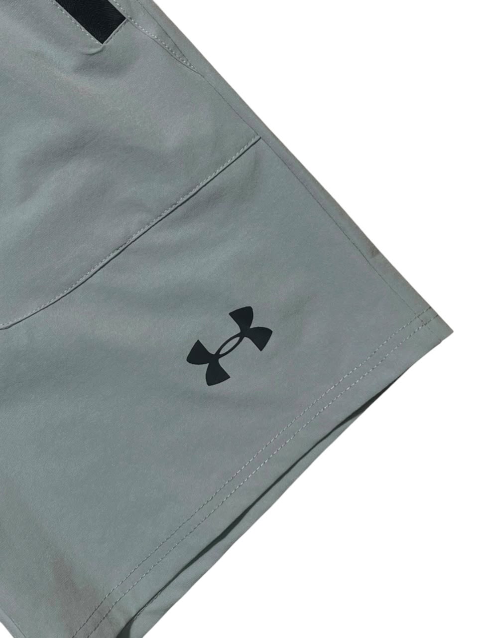 Pantaloneta Dri-FIT Under Armour Gris Claro