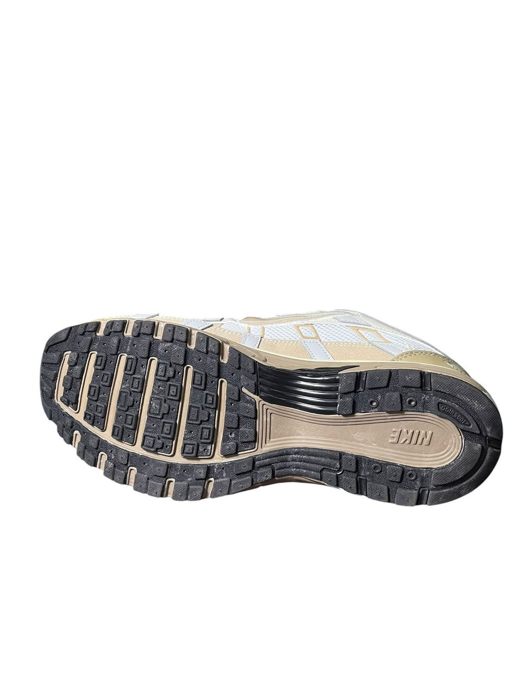 Zapatillas Nike P-6000 Blanco/Beige