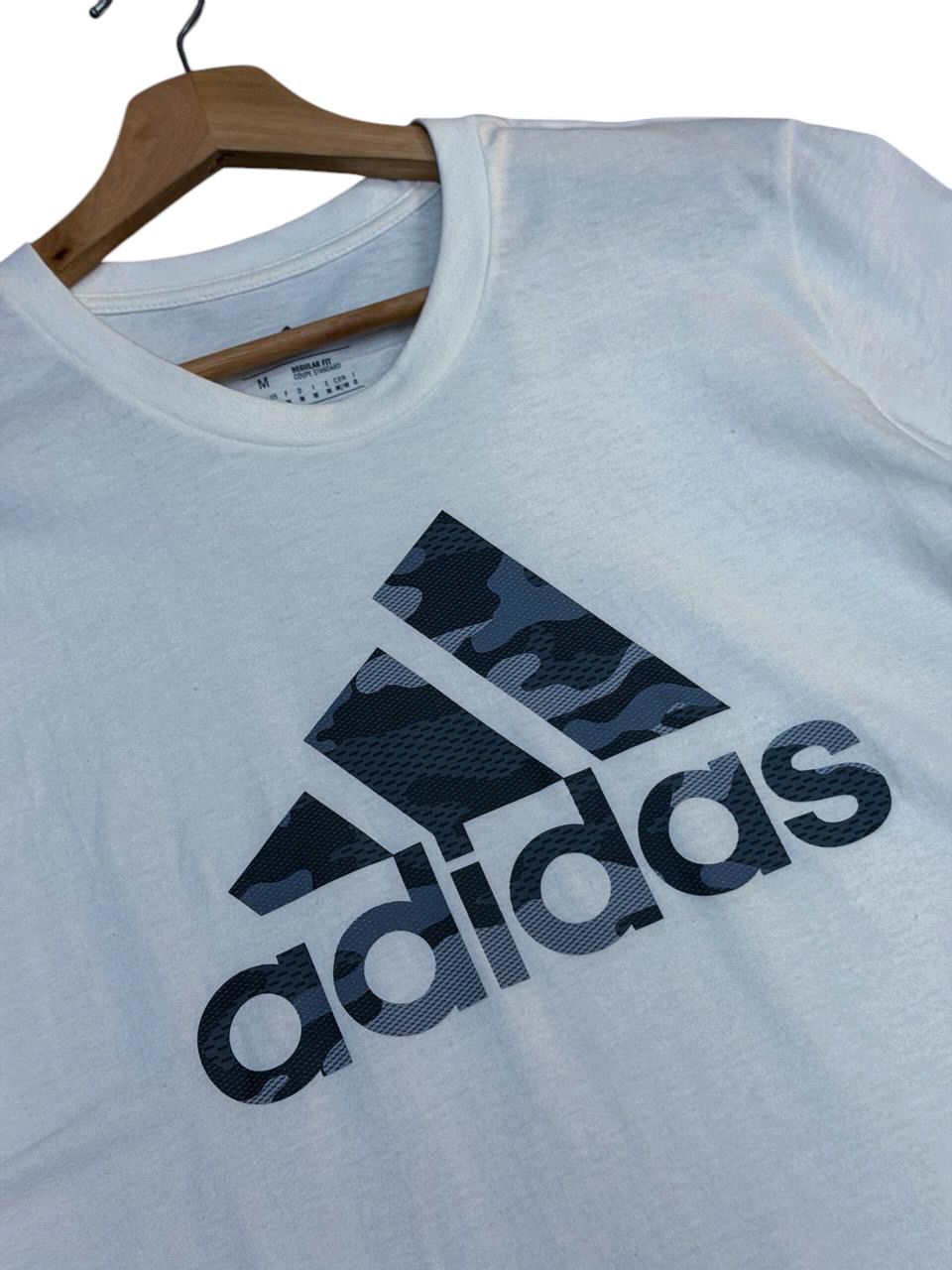 Camiseta Adidas Blanca Logo Camuflado