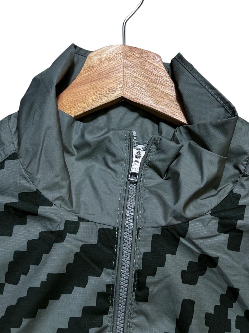 Chaqueta Rompevientos Nike Air Camuflada